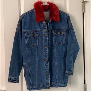 Denim jacket with fur collar